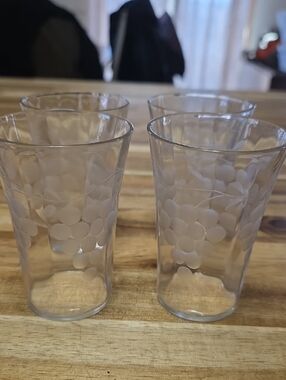 VINTAGE ETCHED GRAPEVINE CORDIAL JUICE SET OF 4 GLASSES
